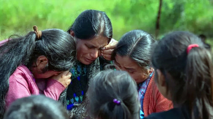 Най-малко 57 ученици са били отровени с неидентифицирано вещество в