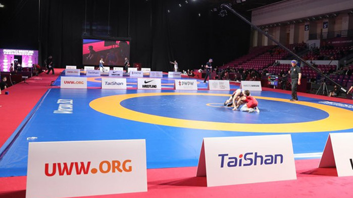 12 медала за ветераните ни по борба от световното