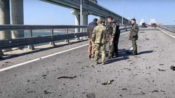 ЕК не вярва на твърденията на Москва за "българска следа" във взривяването на Кримския мост