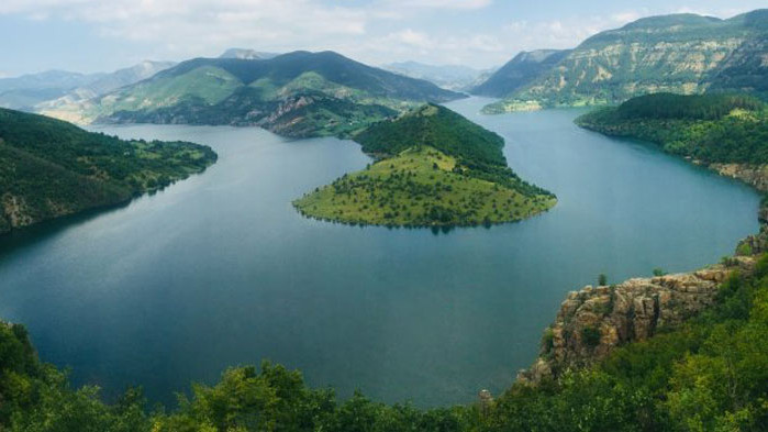 Сигнал за изплувал труп на мъж в язовир Кърджали“ в