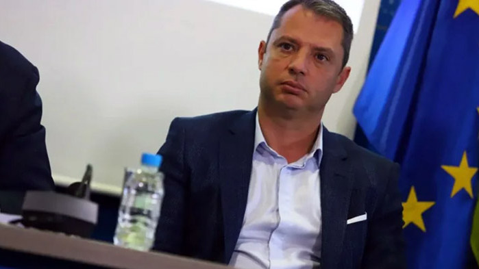 Делян Добрев за Сабрутев: За една година като депутат не е прочел два закона