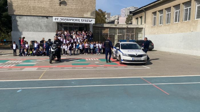 Организираха кампания „Безопасни улици“ за първокласниците във Варна (СНИМКИ)