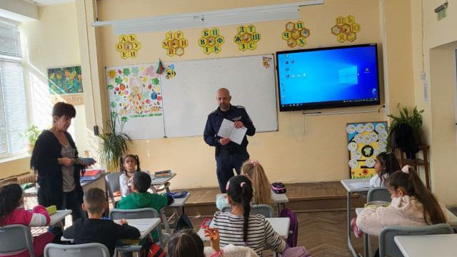 Организираха кампания „Безопасни улици“ за първокласниците във Варна (СНИМКИ)
