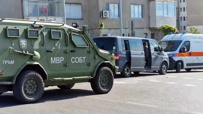 Задържаха барикадиралия се мъж в Казанлък
