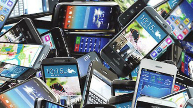 Около 5 3 милиарда от приблизително 16 те милиарда мобилни телефони притежавани