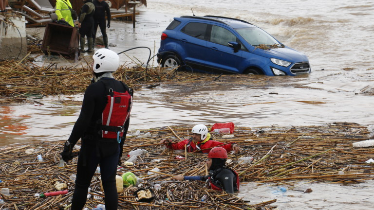 Силна буря удари Крит, наводненията взеха жертви