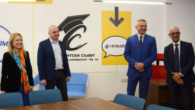 Кметът на Варна Иван Портних участва в церемонията по откриването