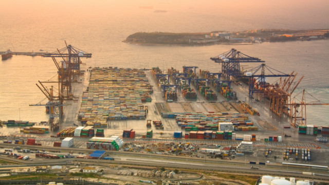 След две години задръствания на пристанищата и недостиг на контейнери