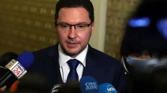 На влизане в Народното събрание депутатът от ГЕРБ Даниел Митов