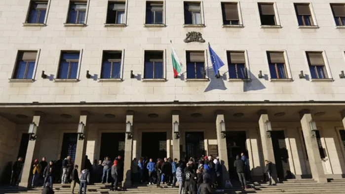 Търговският баланс за август 2022 г. е отрицателен в размер