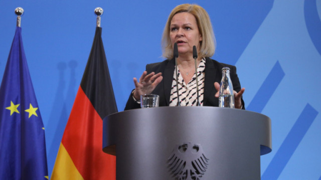 Германия нареди на полицията да охранява строящите се LNG терминали