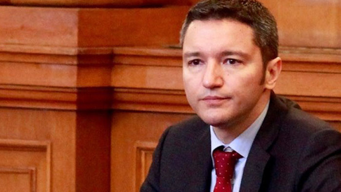 От Фейсбук профила на Константин Мишев Какъв Вигенин за председател?