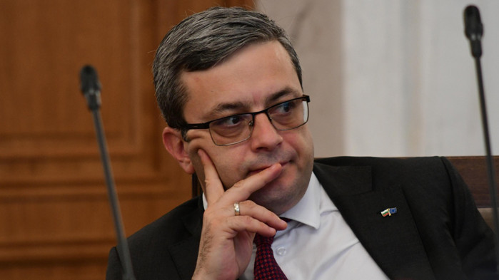 В момента имаме практически два блока, които се самообявяват за