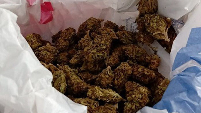 Петима са задържани при полицейска операция срещу разпространението на дрога