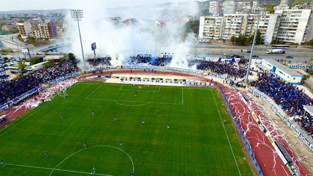 Много емоции, страхотна футболна атмосфера, но без победител в дербито на Варна