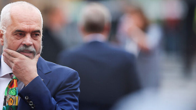 Заплатите на министрите и депутатите както и на премиера не