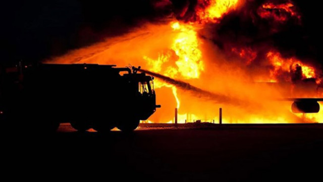 Голям пожар бушува в близост до най високия връг в Африка