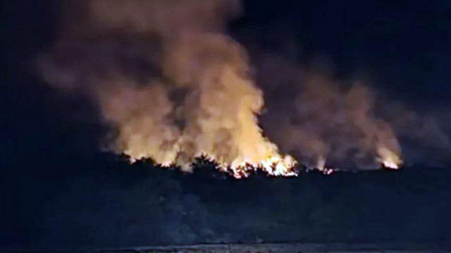 Четири противопожарни екипа гасят избухналия на територията на Рудник 2