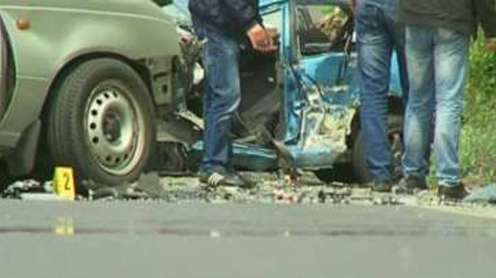 Петима младежи катастрофираха в Благоевград, двама са с опасност за живота