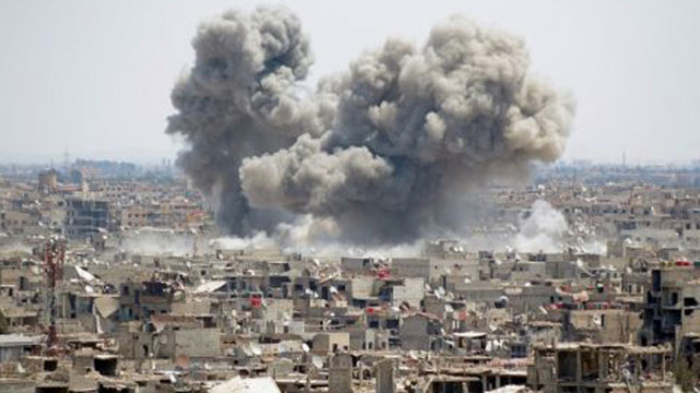 Два силни взрива в сирийската столица Дамаск предава Ройтерс   Според