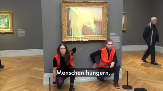 Екоактивисти отново се вихриха в музей - този път заляха с картофено пюре картина на Моне