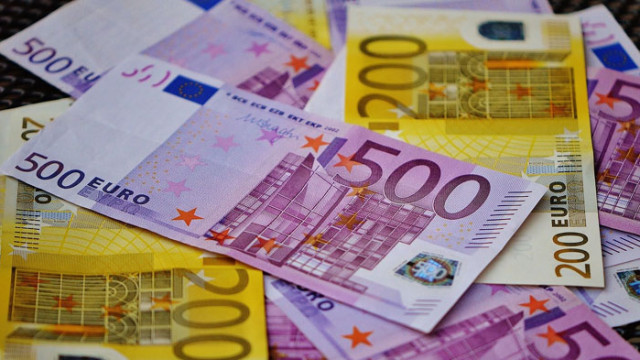Курсът на еврото днес остава без съществена промяна под 1