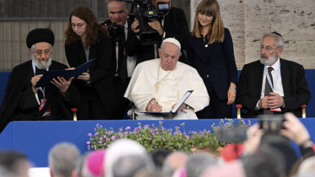 Папа Франциск отправи призив за мир към политиците да предотвратят