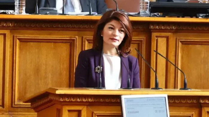Десислава Атанасова: За две години хората се нагледаха на кризи