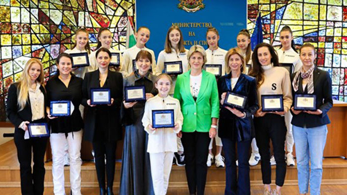 Министър Весела Лечева награди ансамбъла, Стилияна Николова и Боряна Калейн