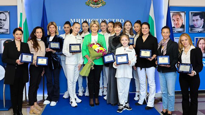 Министър Весела Лечева награди ансамбъла, Стилияна Николова и Боряна Калейн