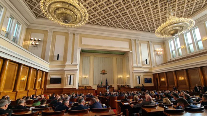 Целта е 1 януари 2024 г., при курс 1,95583 лв.