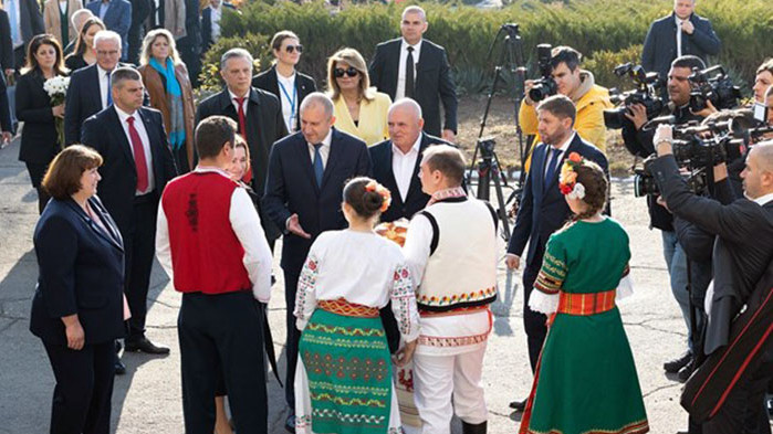 Радев чака да чуе от партиите за общи цели и компромиси, за да каже за мандата
