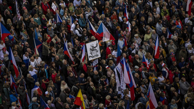 Хиляди протестираха в Прага срещу поскъпването на живота и антируските санкции