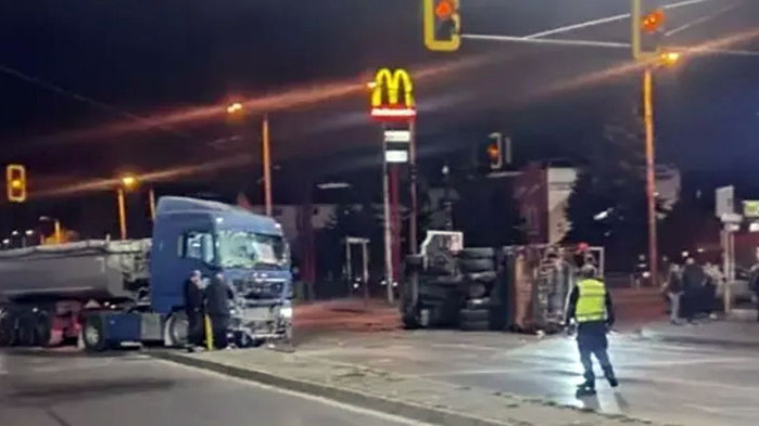 Тежка катастрофа е станала тази нощ в София между два