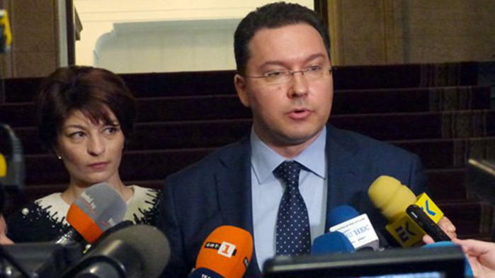 Първо се говори по политики, по цели, по програма и