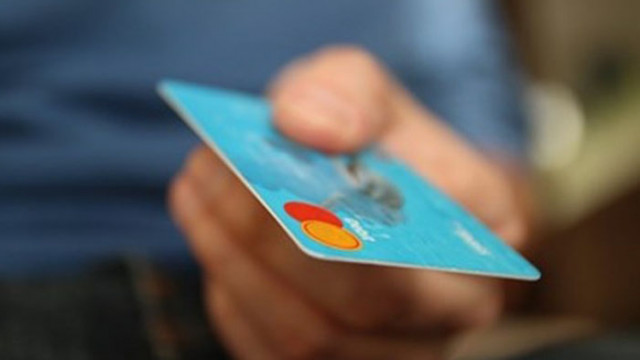 Мнимите търговци които източват банкови карти използвайки сайтове за онлайн