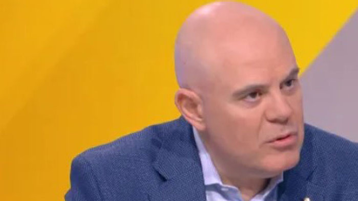 Искам да посоча, че България е парламентарна република с парламентарно