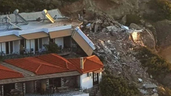 Синът ѝ е ранен 47-годишна жена загина, след като скала