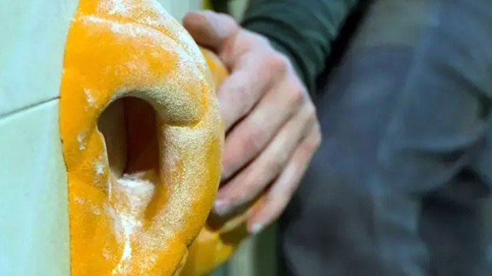 Дете падна от стена за катерене в развлекателен детски център