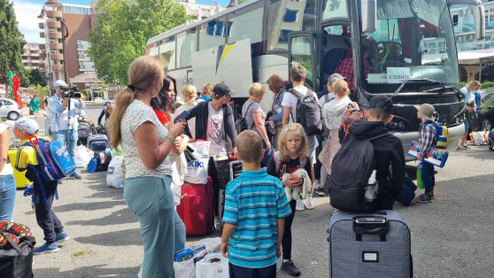 Украински граждани се изнасят от хотелите в Слънчев бряг, докато