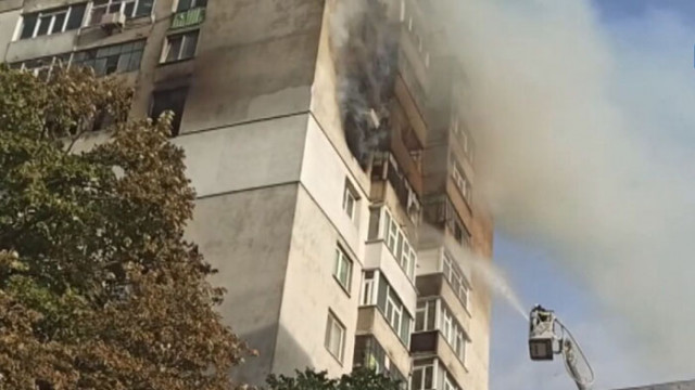 Огнеборци погасиха пожар в жилищен блок на улица Христо Смирненски