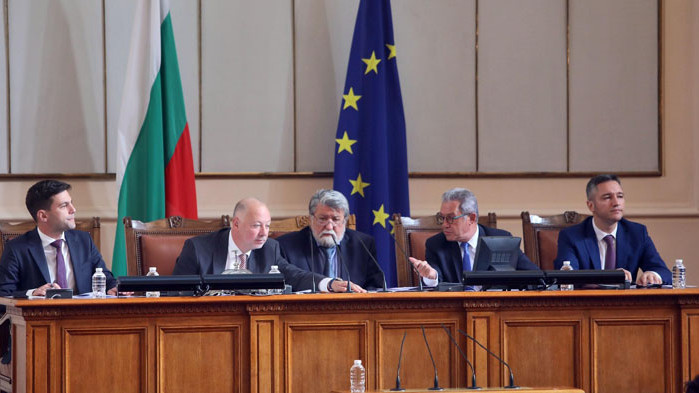 Пленарната седмица за депутатите започва с гласуване на правилника за