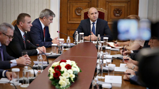 Нова стъпка от политическите консултации за редовен кабинет Президентът Румен