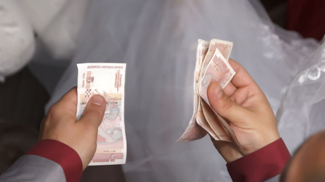 67% от българите предпочитат да плащат в брой, вместо с банкови карти