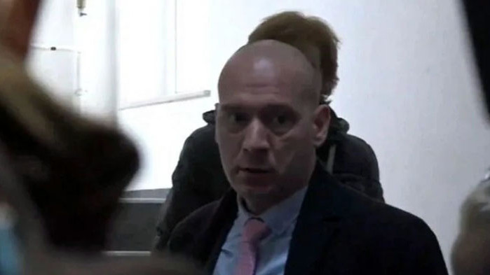 Месец, след като бе назначен за член на Съвета на директорите