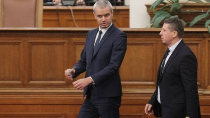 Започна протестът на Възраждане пред парламента. Демонстрацията е срещу предложението