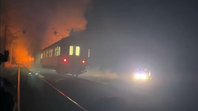 Леко е пострадал машинистът Пожар гори във влака София Варна Пламъците