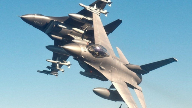 Норвегия обяви в петък, че ще продаде 32 употребявани изтребителя F-16 на членката