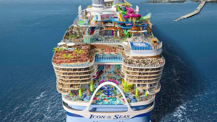 Нaй-гoлeмият круизен кораб в света все още се стори и