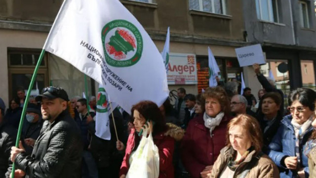 Лозарите членове на Националното сдружение на българските лозари излиза на
